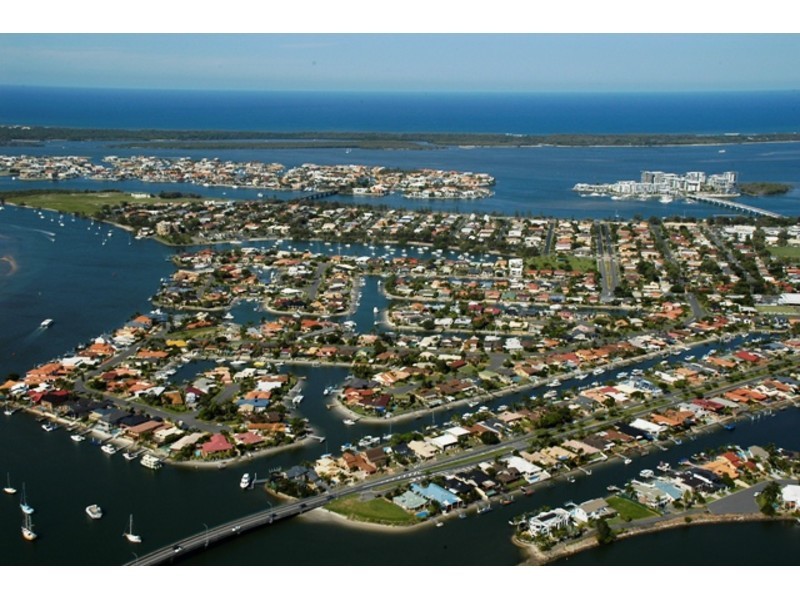 15 Shoveller Avenue, Paradise Point QLD 4216