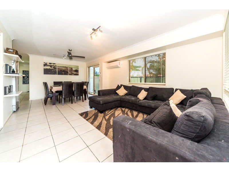 2/213 Central Street, Labrador QLD 4215