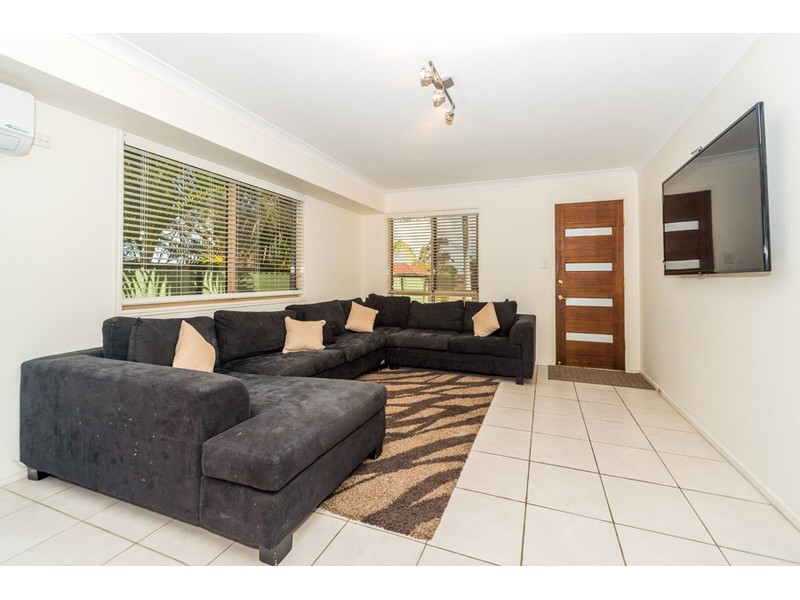 2/213 Central Street, Labrador QLD 4215