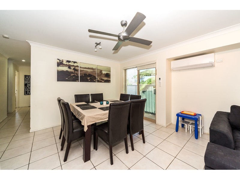 2/213 Central Street, Labrador QLD 4215