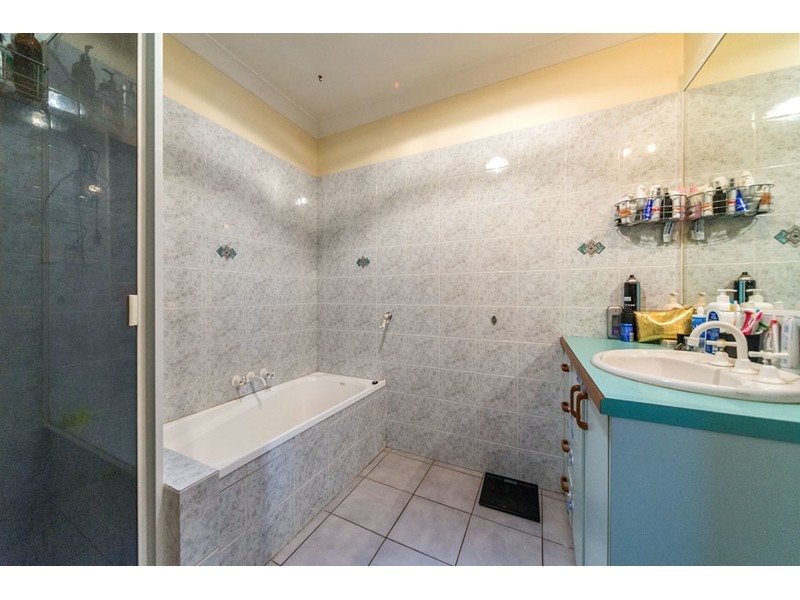 2/213 Central Street, Labrador QLD 4215