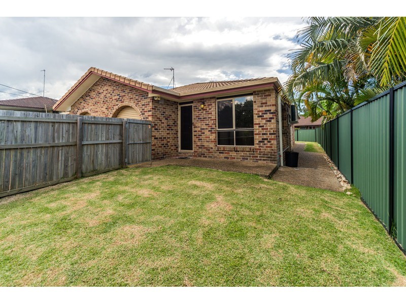 2/213 Central Street, Labrador QLD 4215