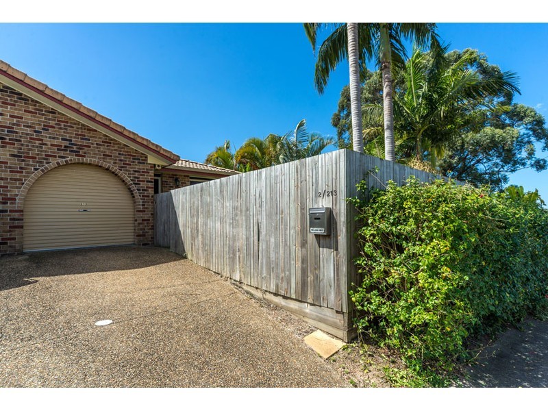 2/213 Central Street, Labrador QLD 4215