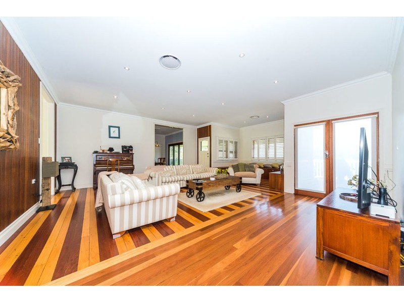 136 Gladrose Crescent, Wongawallan QLD 4210