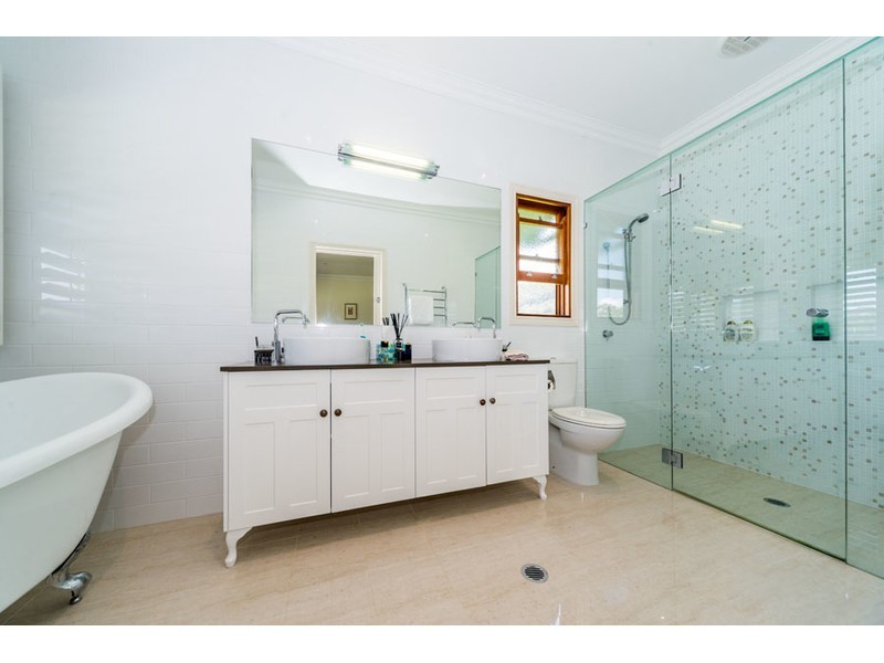 136 Gladrose Crescent, Wongawallan QLD 4210
