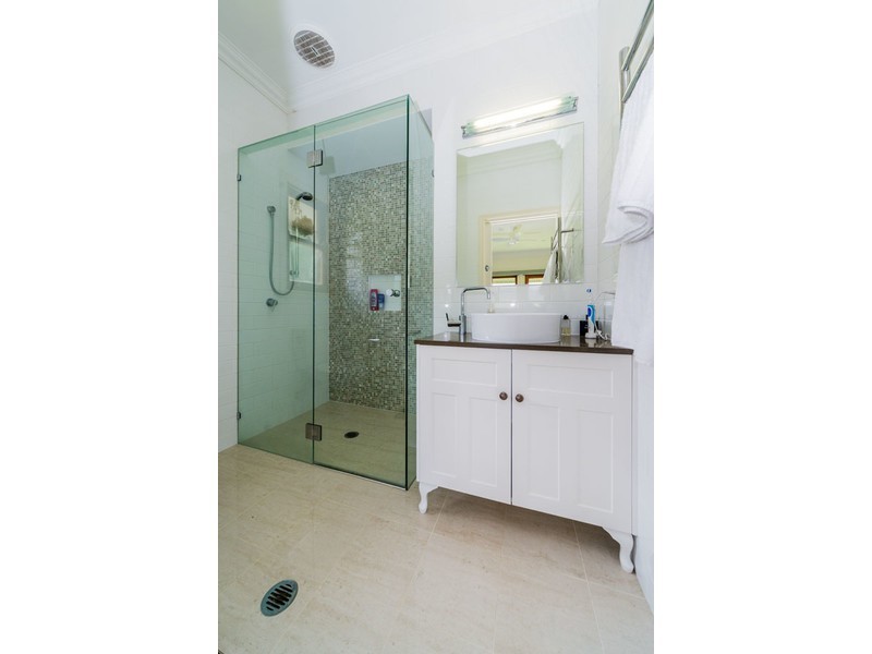 136 Gladrose Crescent, Wongawallan QLD 4210