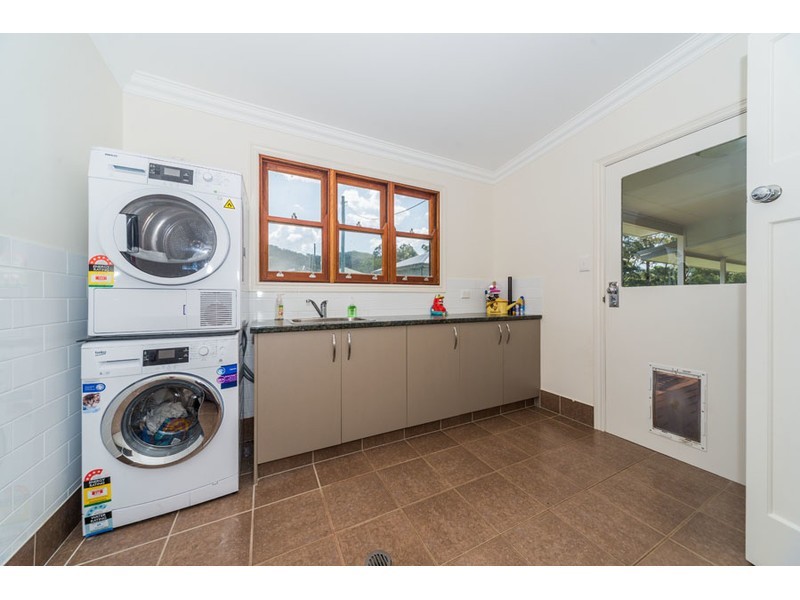 136 Gladrose Crescent, Wongawallan QLD 4210