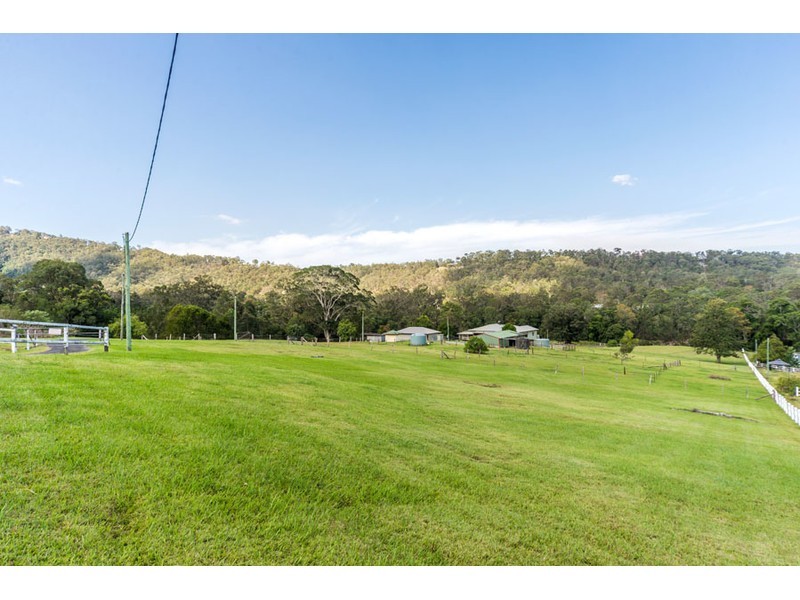 136 Gladrose Crescent, Wongawallan QLD 4210