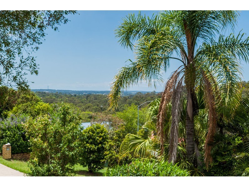 7 Pineview Drive, Oxenford QLD 4210