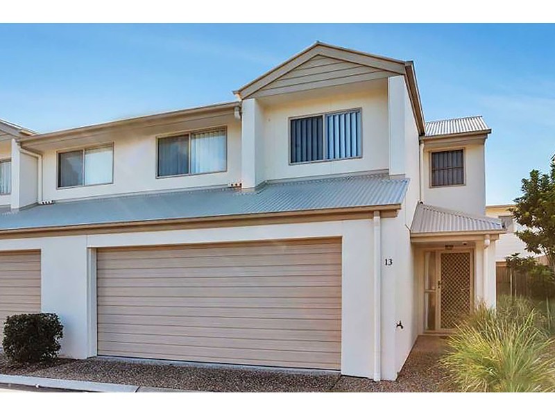 13/2 Weir Drive, Upper Coomera QLD 4209