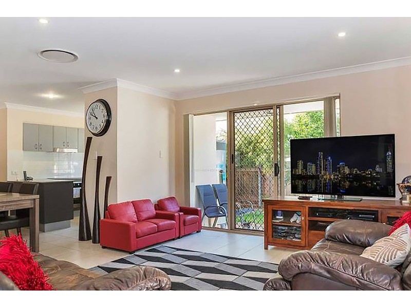 13/2 Weir Drive, Upper Coomera QLD 4209