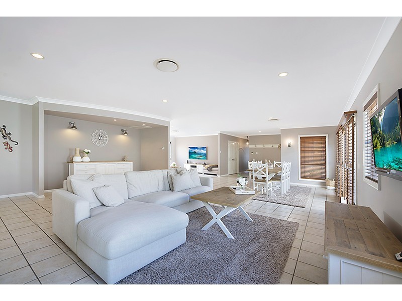 543 Oyster Cove Promenade, Helensvale QLD 4212