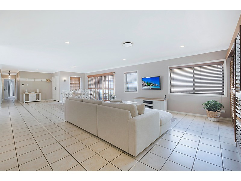 543 Oyster Cove Promenade, Helensvale QLD 4212