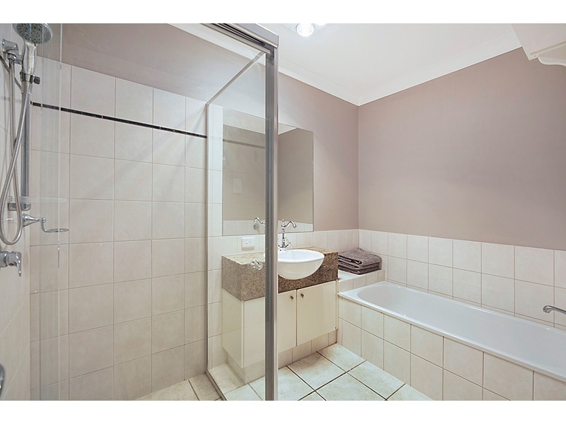 543 Oyster Cove Promenade, Helensvale QLD 4212