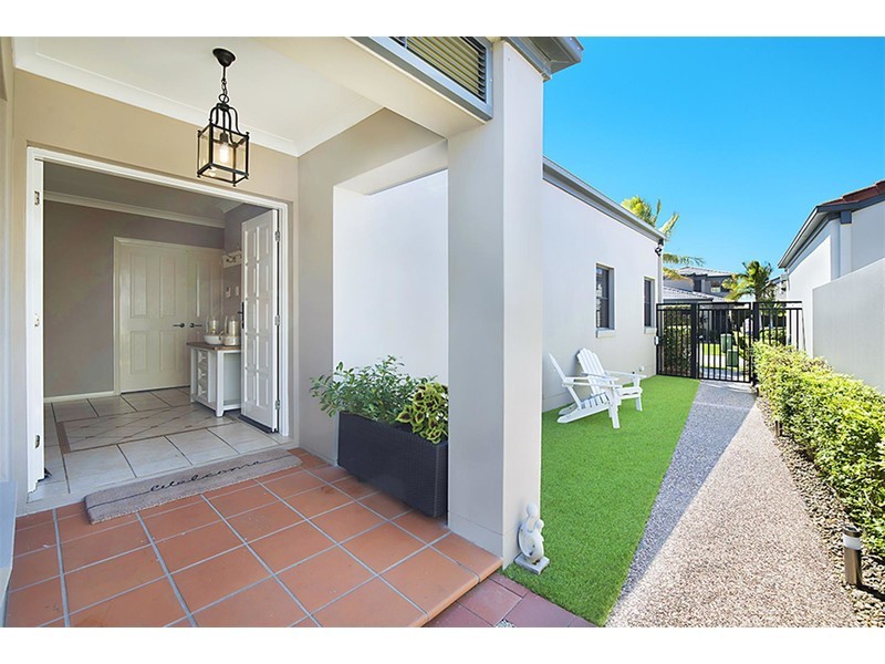 543 Oyster Cove Promenade, Helensvale QLD 4212