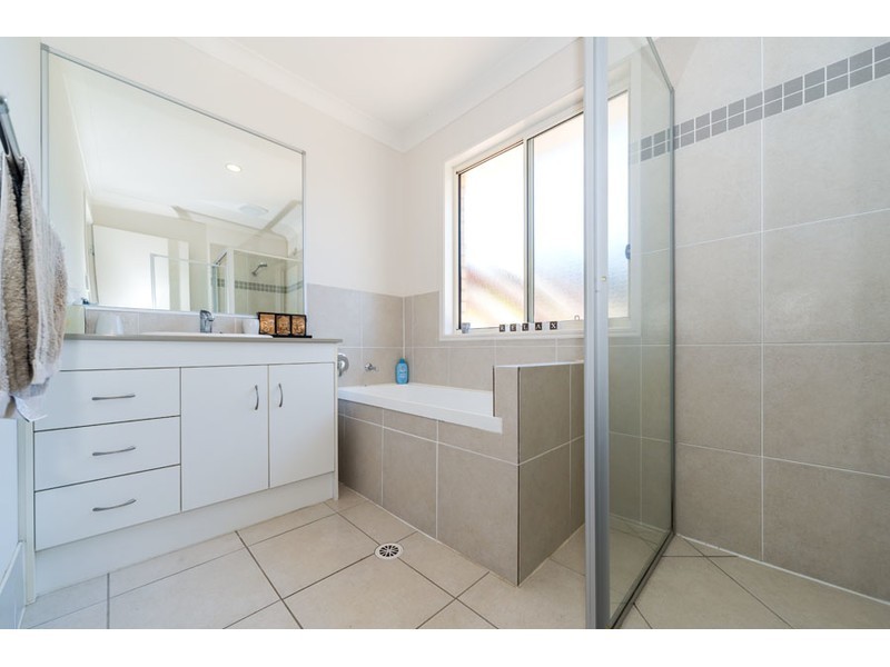 13 Mugello Drive, Oxenford QLD 4210