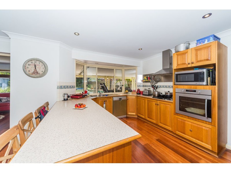 60 Kawana Crescent, Ashmore QLD 4214