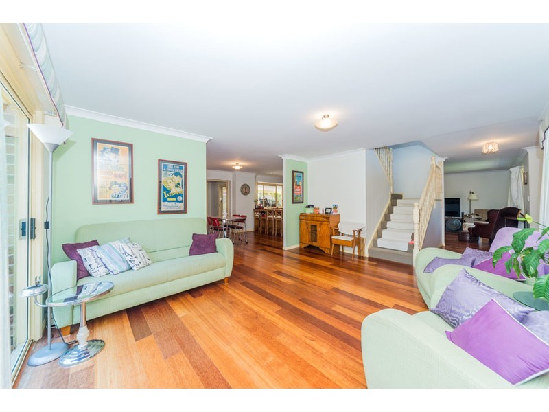 60 Kawana Crescent, Ashmore QLD 4214