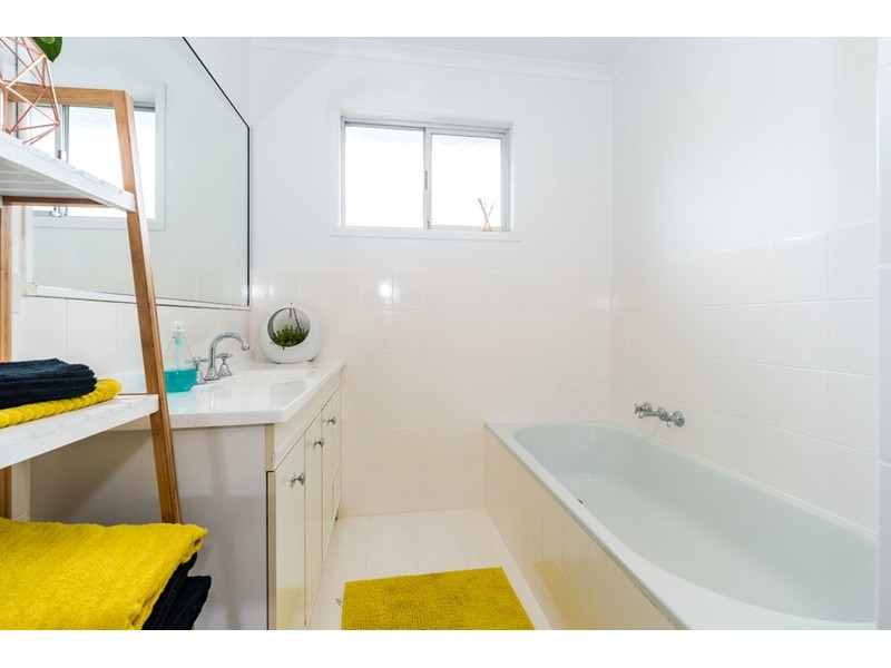 12 Gurrah Avenue, Southport QLD 4215