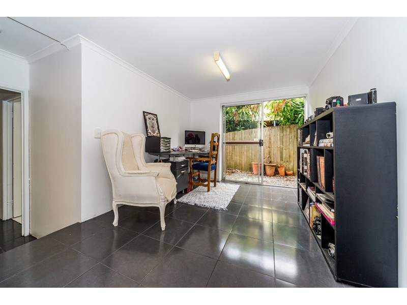 12 Gurrah Avenue, Southport QLD 4215