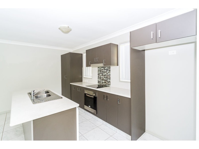 7 Caragh Crescent, Oxenford QLD 4210