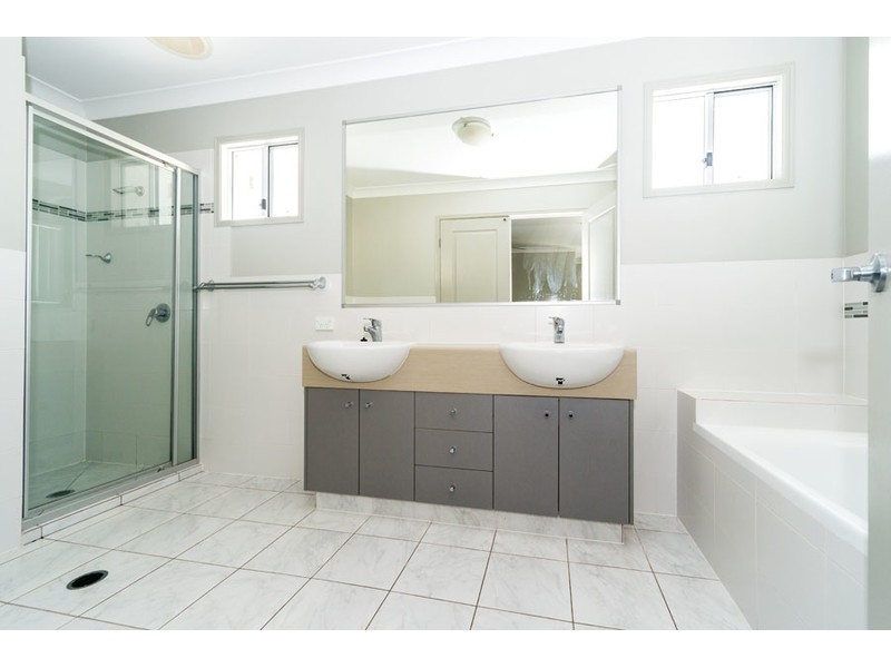 7 Caragh Crescent, Oxenford QLD 4210