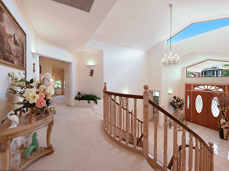 8 Ben Hogan Crescent, Parkwood QLD 4214