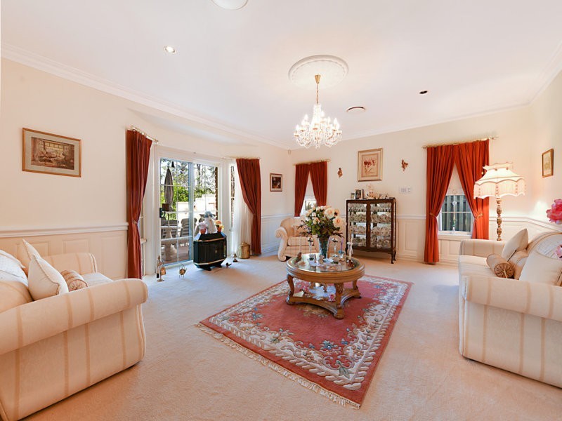 8 Ben Hogan Crescent, Parkwood QLD 4214