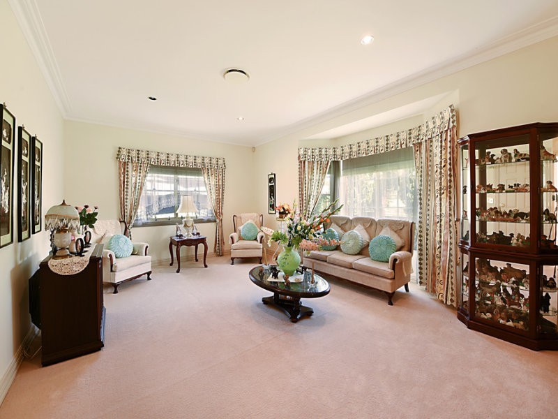 8 Ben Hogan Crescent, Parkwood QLD 4214