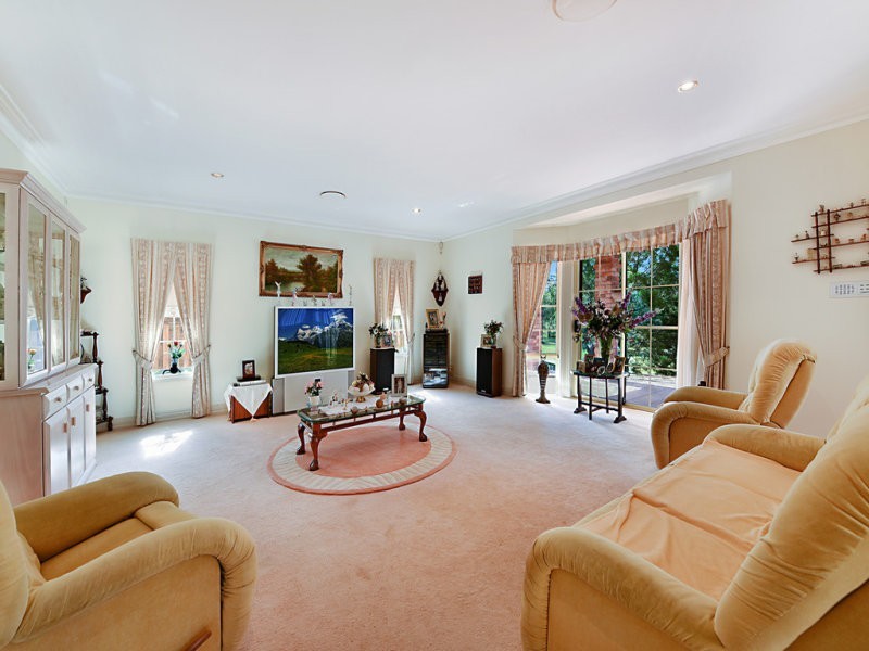 8 Ben Hogan Crescent, Parkwood QLD 4214