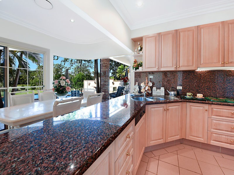 8 Ben Hogan Crescent, Parkwood QLD 4214