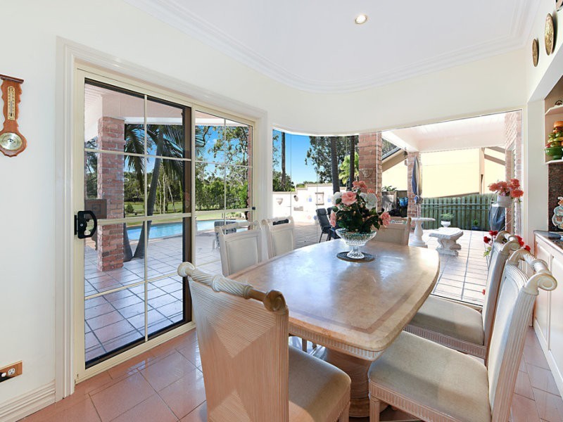 8 Ben Hogan Crescent, Parkwood QLD 4214