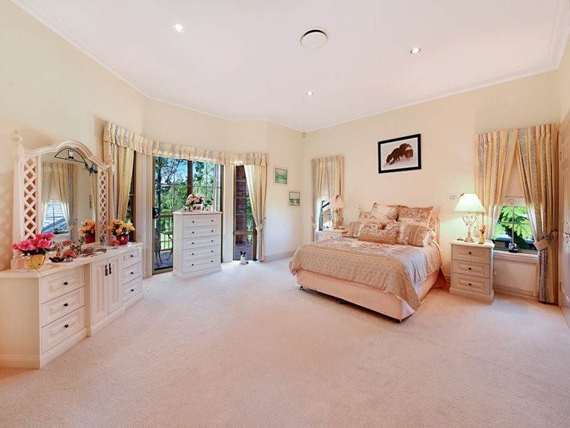 8 Ben Hogan Crescent, Parkwood QLD 4214