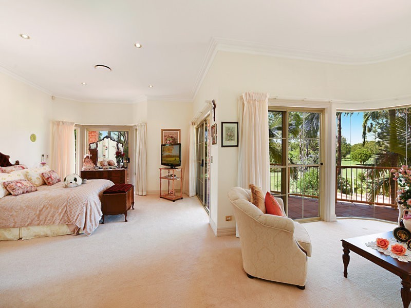 8 Ben Hogan Crescent, Parkwood QLD 4214