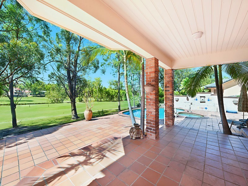 8 Ben Hogan Crescent, Parkwood QLD 4214