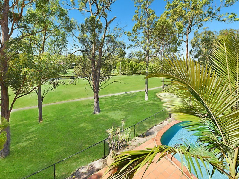 8 Ben Hogan Crescent, Parkwood QLD 4214