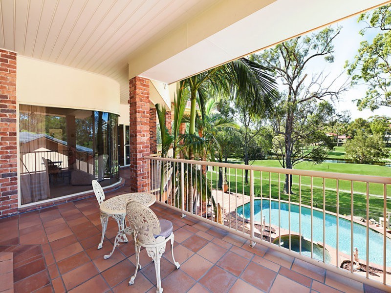 8 Ben Hogan Crescent, Parkwood QLD 4214