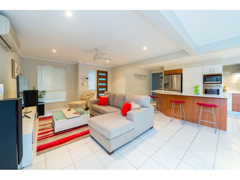 121 Kindra Avenue, Southport QLD 4215