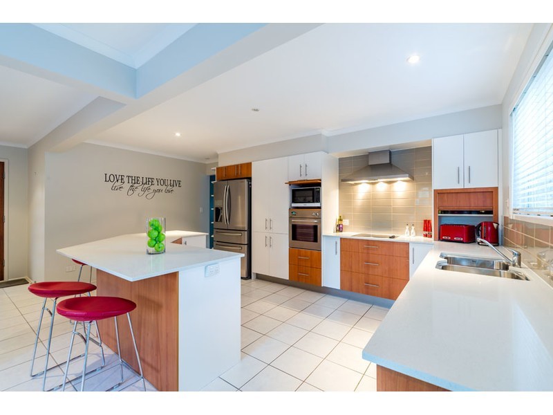 121 Kindra Avenue, Southport QLD 4215