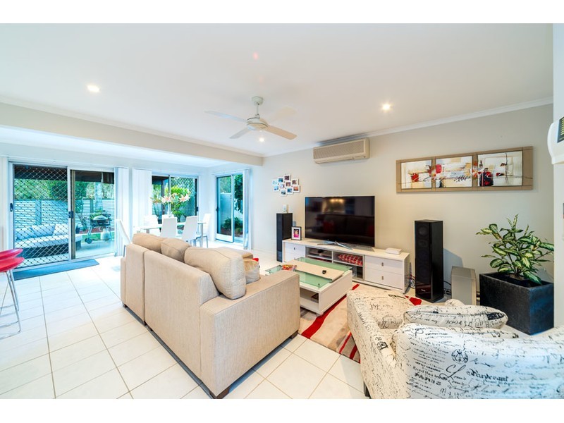 121 Kindra Avenue, Southport QLD 4215