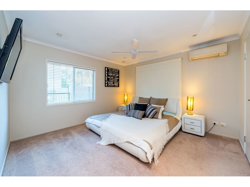 121 Kindra Avenue, Southport QLD 4215