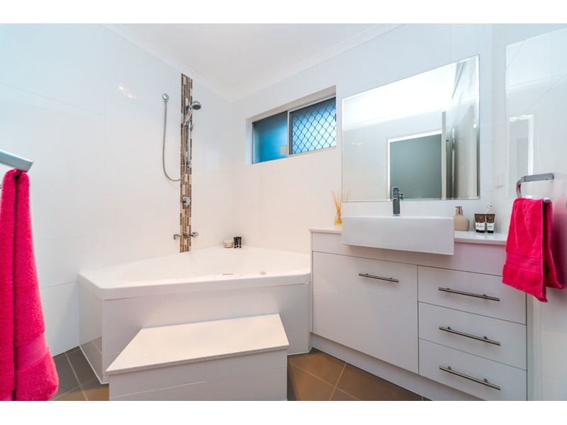 121 Kindra Avenue, Southport QLD 4215