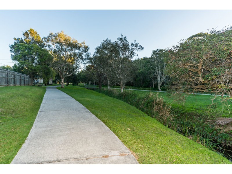 121 Kindra Avenue, Southport QLD 4215