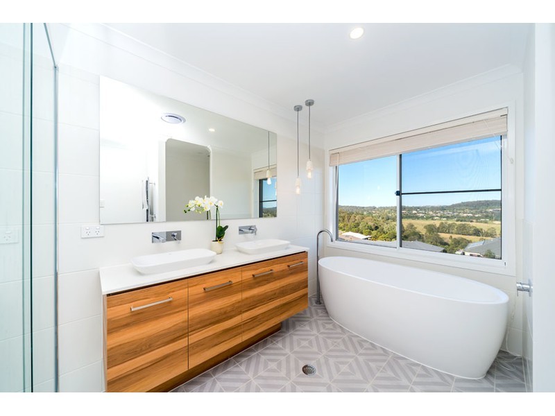 4 Springview Crescent, Maudsland QLD 4210