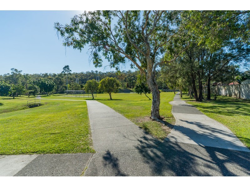 4/4 Monroe Court, Oxenford QLD 4210