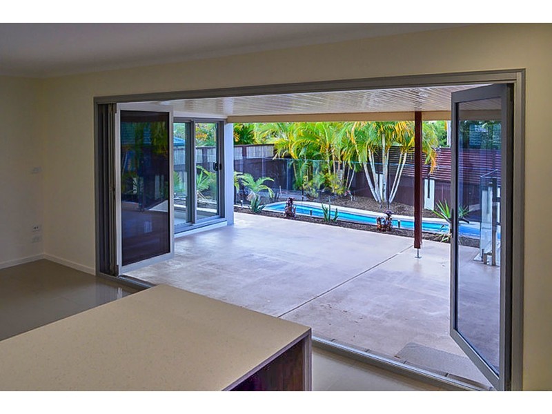 8 Dromana Crescent, Helensvale QLD 4212