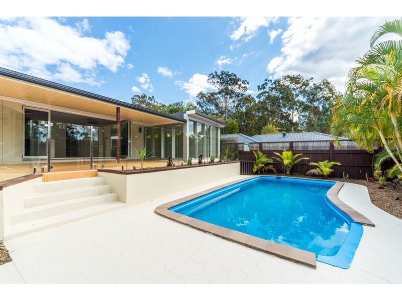 8 Dromana Crescent, Helensvale QLD 4212