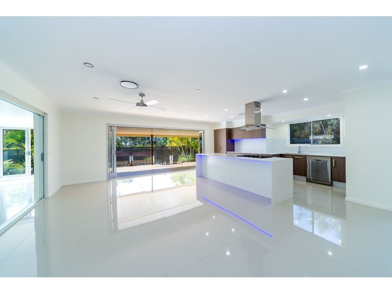 8 Dromana Crescent, Helensvale QLD 4212