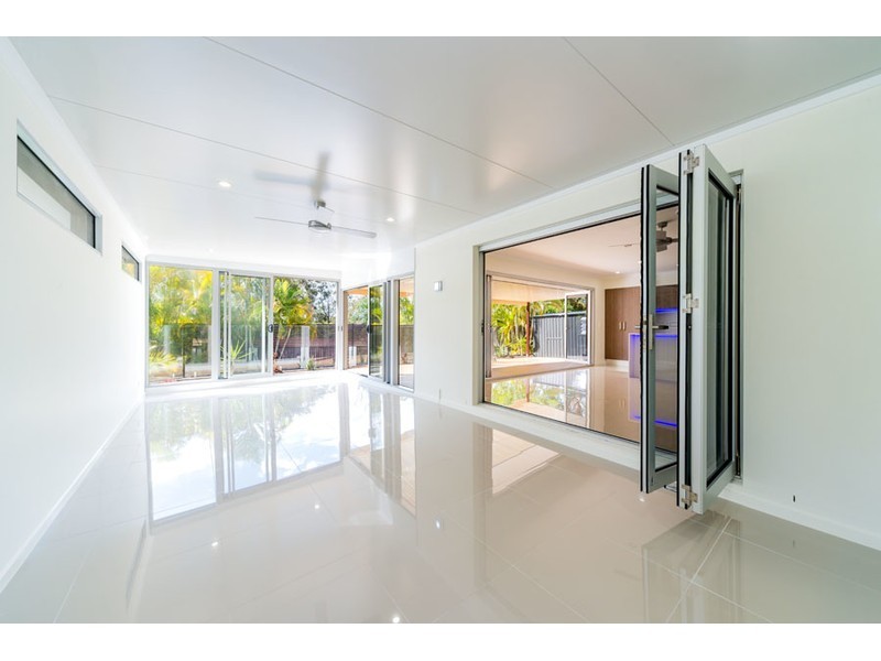 8 Dromana Crescent, Helensvale QLD 4212