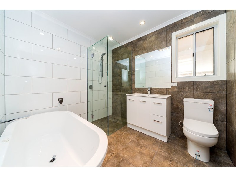 8 Dromana Crescent, Helensvale QLD 4212
